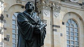 Martin Luther-Standbild vor der Frauenkirche in Dresden 