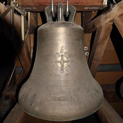 Weißenburg, Heilig-Kreuz-Kirche: Heilig-Kreuz-Glocke, 1988 gegossen in der Karlsruher Glocken- und Kunstgießerei. Foto: Thomas Winkelbauer